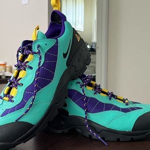 Worn once Nike ACG Air Mada men’s size 13 Like New!!!